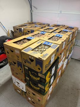 Výroba zákopových svíček pokračuje, ale víte, co nám chybí nejvíce?