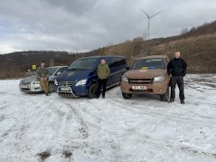 Únorová cesta na Ukrajinu s Toyotou Avensis a Fordem Ranger