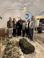Představujeme naší skupinu dobrovolníků u Českých Budějovic, kteří vyrábějí maskovací sítě!