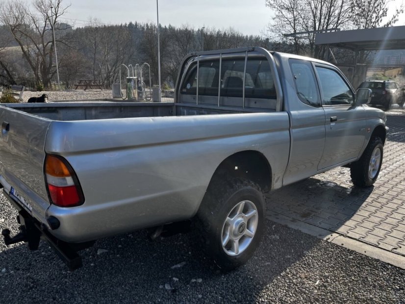 Terénní pickup pro 92. útočnou brigádu směr Kupjansk