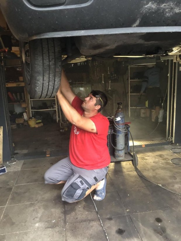 Dodávka (T4) 4x4 pro přestavbu na "servis na kolech" pro 4. brigádu rychlé reakce Národní gardy Ukrajiny