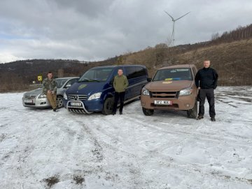 Únorová cesta na Ukrajinu s Toyotou Avensis a Fordem Ranger